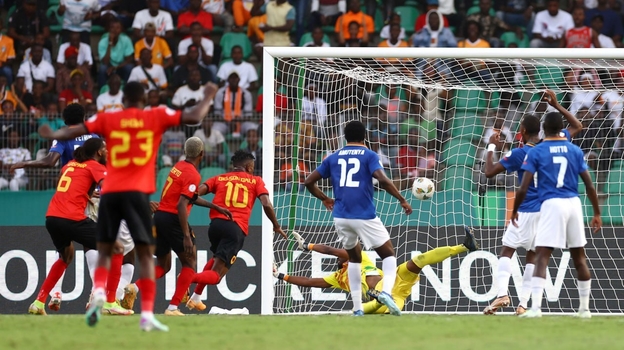 Сборная Анголы разгромила Намибию и стала первым четвертьфиналистом Кубка Африки