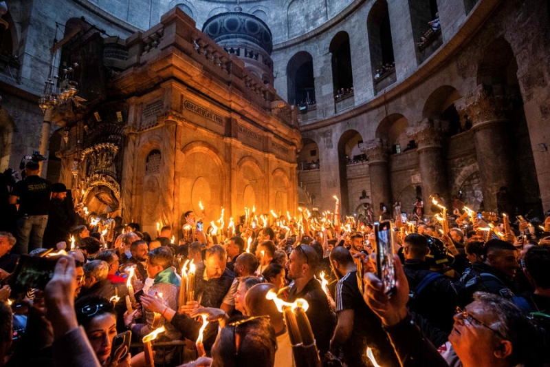 Схождение Благодатного огня в Иерусалиме: как происходит это чудо и какие этому есть объяснения