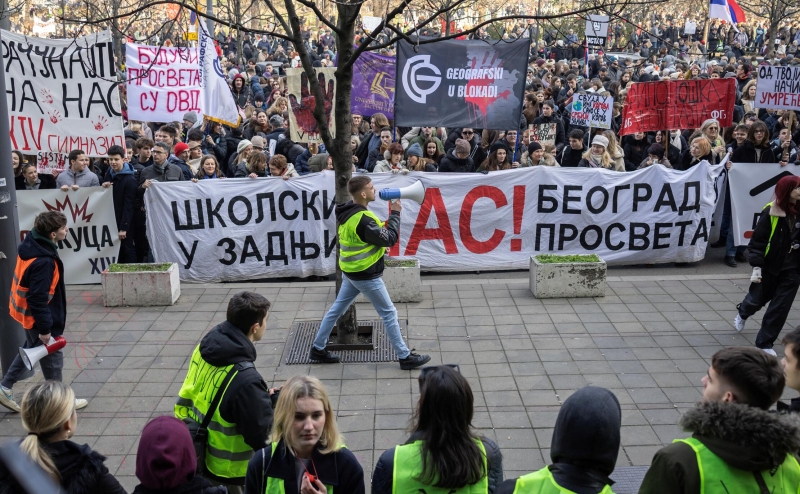 Посол увидел связь протестов в Сербии с санкциями США